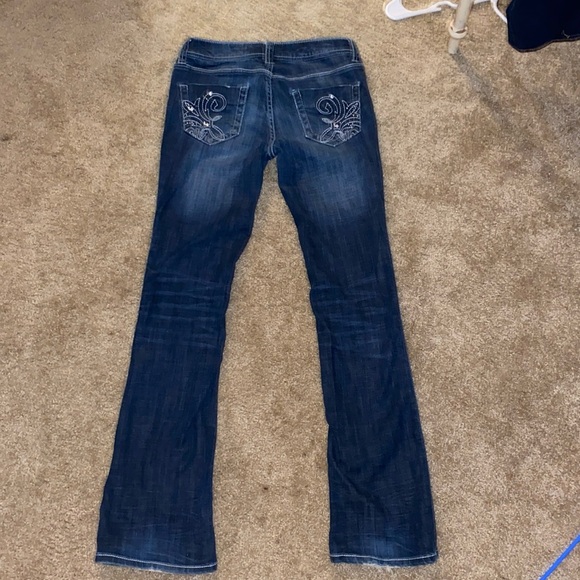 Decree size 5 bootcut darker blue jeans. Good wear. 32 inch length. - Picture 3 of 4